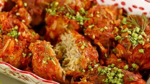 Gołąbki wieprzowe bez zawijania z młodą kapustą - przepis Jaśka Kuronia