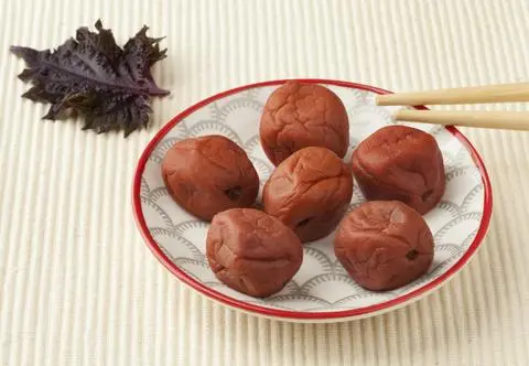 Kiszone morele umeboshi. Poznaj domowy przepis