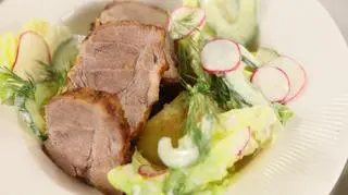 Karkówka z wiosennymi dodatkami - przepis Piotra Kucharskiego