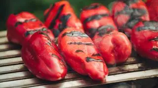 Ajvar - pasta z papryki i bakłażana. Poznaj proste przepisy na wersją pikantną i łagodną