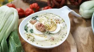 Żurek z kiełbasa i jajkiem 