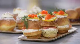 Pączki na słono z wędzonym pstrągiem, chrzanem i koprem według przepisu Sebastiana Olmy