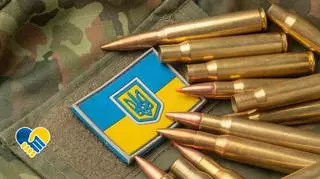 Ukraiński mundur, na którym leży amunicja