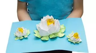 Kwiaty lotosu zrobione z origiami