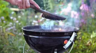 Czyszczenie grilla domowymi sposobami. Jak to zrobić krok po kroku? 