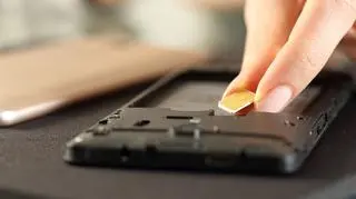 Karta SIM wkładana do telefonu