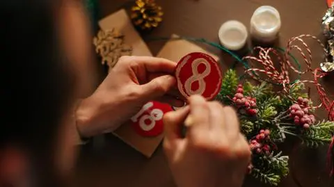 Kalendarz adwentowy DIY dla par. Co może się w nim znaleźć?