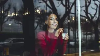 Kobieta na randce z samą sobą