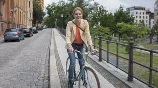 Kiedy można jeździć rowerem po chodniku, a kiedy po ulicy? 
