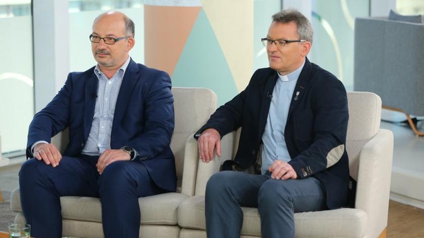 ks. Piotr Sadkiewicz i Sebastian Giebel