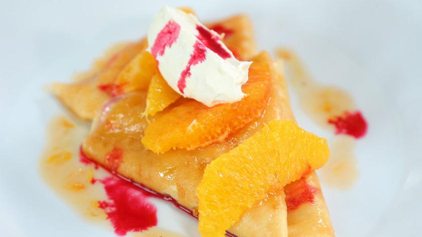 Naleśniki suzette z kremem z hibiskusa