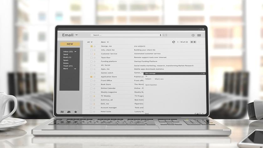 Komputer z otwartą skrzynką mailową 