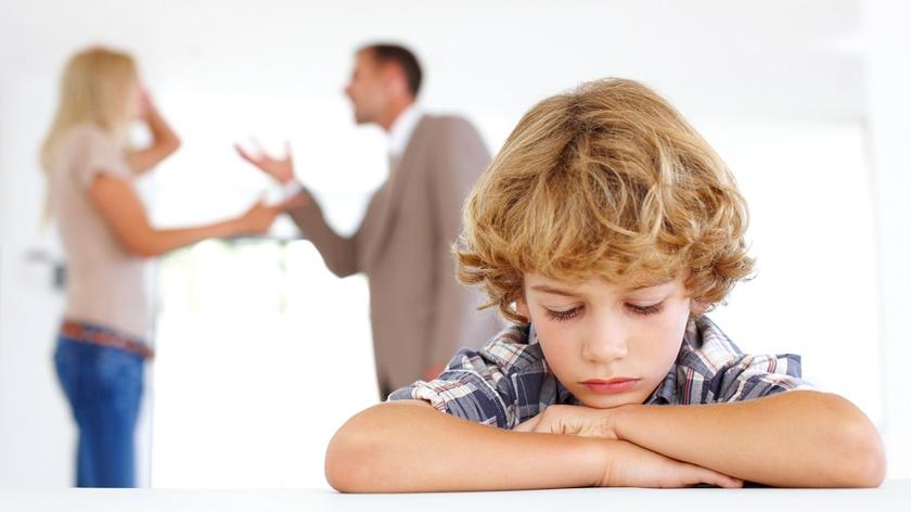 Dziecko i kłócący się rodzice