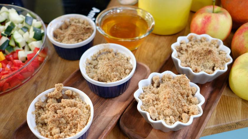 Jabłka pod cynamonowa kruszonką