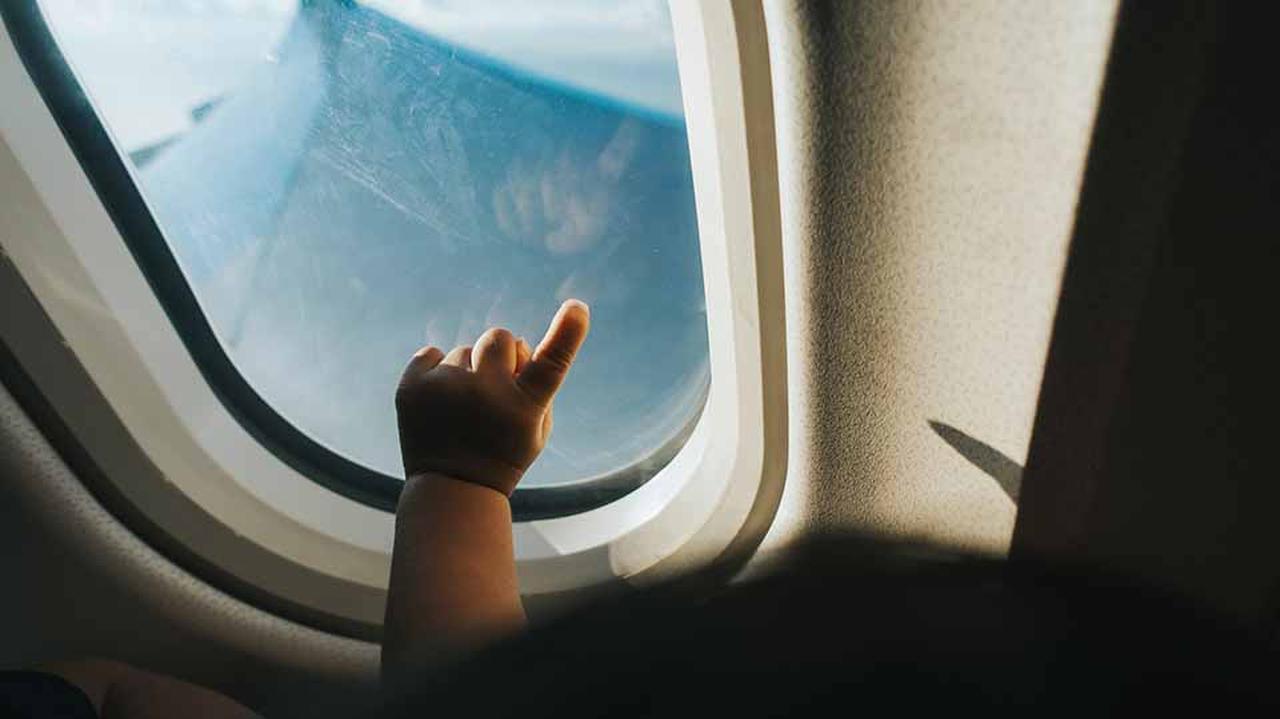 Dziecko w samolocie 