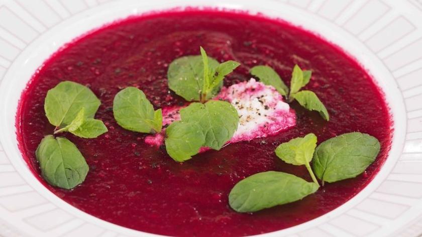 Krem z buraka z malinami i rozmarynem