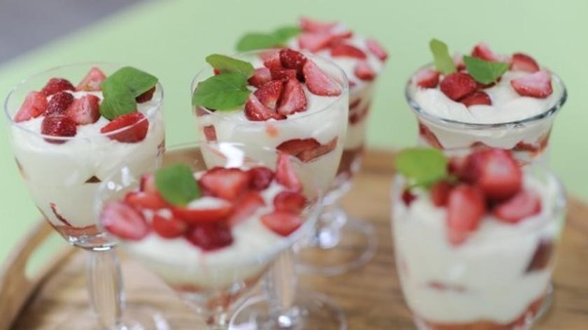 Truskawkowe tiramisu czy odwrócone ciasto ze śliwkami?