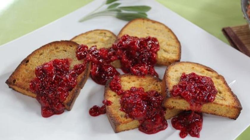 Jajka sadzone w pomidorach i cytrynowe tosty 