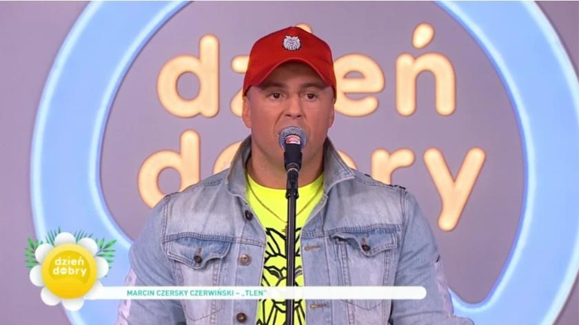 Marcin Czerwiński na scenie w studiu Dzień Dobry TVN