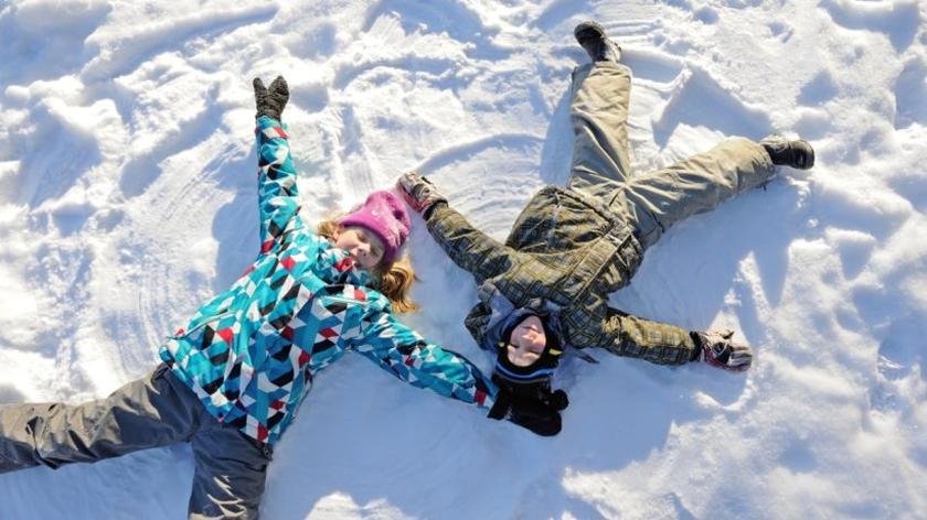 Dzieci; śnieg; zima 