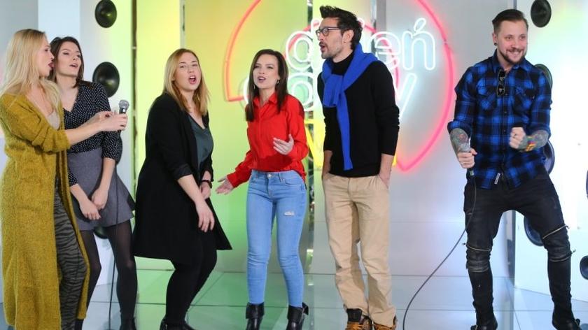 Maciek Dąbrowski (Człowiek Warga), Basia Kurdej-Szatan, Maciek Łagodziński, Paulina Mikuła i Szparagi (Natalia i Karolina)