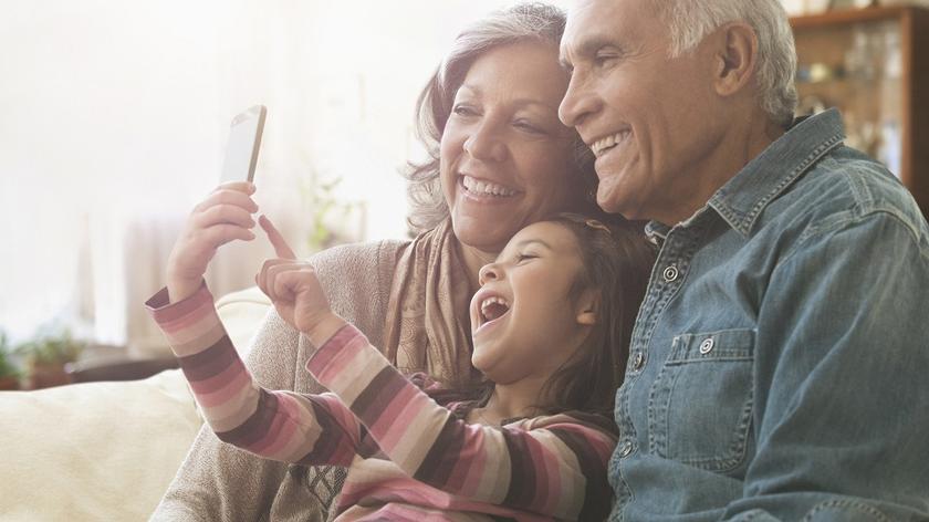 Dzień Babci i Dzień Dziadka. Krótkie życzenia i wierszyki idealne na tę okazję 