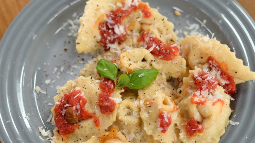 Tortelloni z kalafiorem, zmienikami i anchois