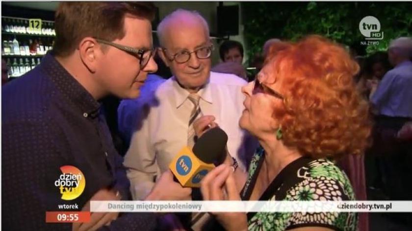 Filip Chajzer i uczestnicy dancingu międzypokoleniowego