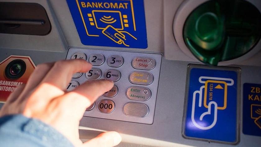 bankomat, wypłata pieniędzy