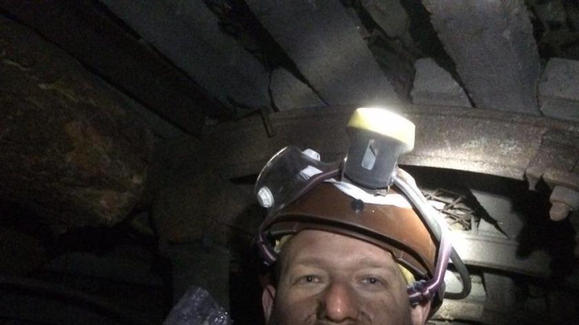 Bartek Jędrzejak w kopalni
