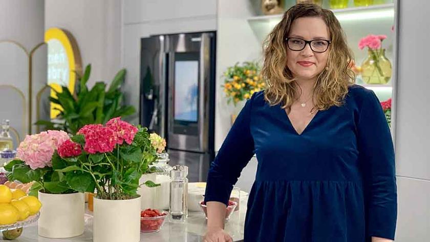 Urszula Stępniak w kuchni DDTVN przygotowuje desery z czekoladą