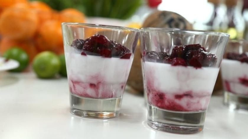 Kokosowa panna cotta z wiśniami