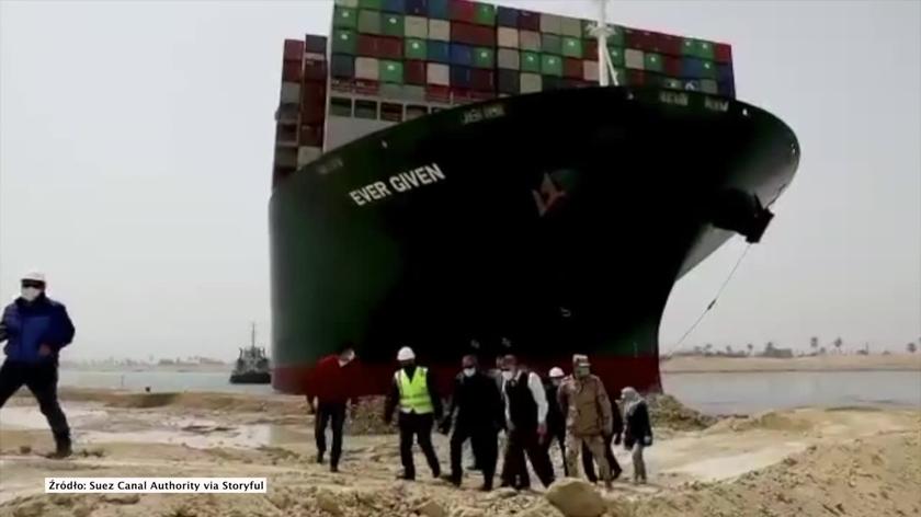Kontenerowiec w Kanale Sueskim