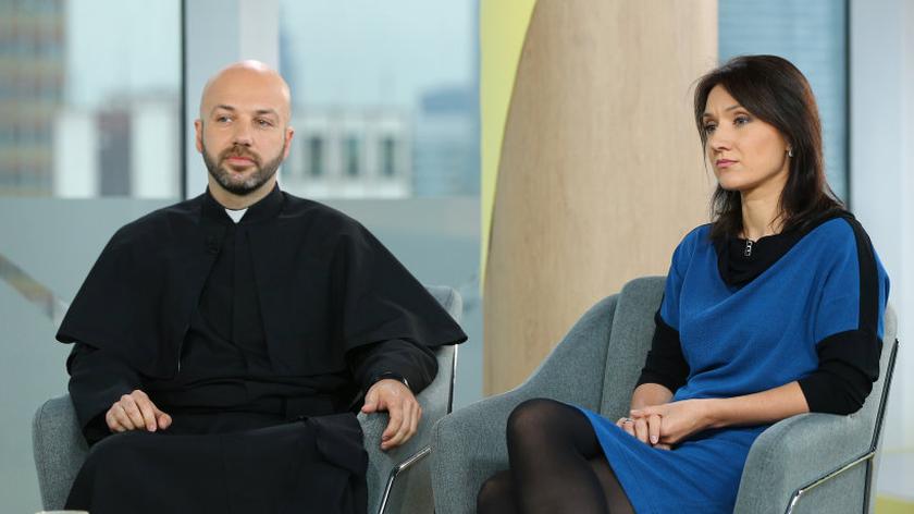 Izabela Jąderek i ks. Przemysław Krawiec