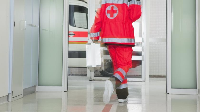 Karetka ambulans doktor lekarz