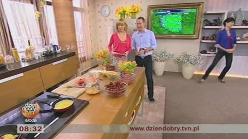 Omlet z truskawkami i łososiem