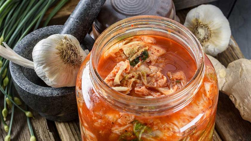Kimchi w słoiku. 