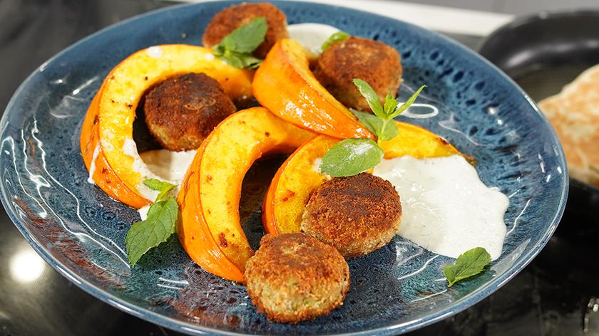 Kotlety z bobu z pieczonymi warzywami