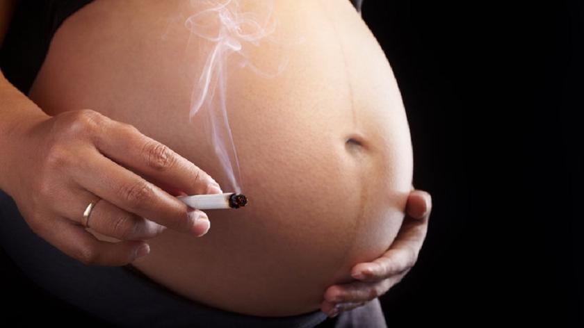 palenie w ciąży, papieros, ciążą, brzuch 