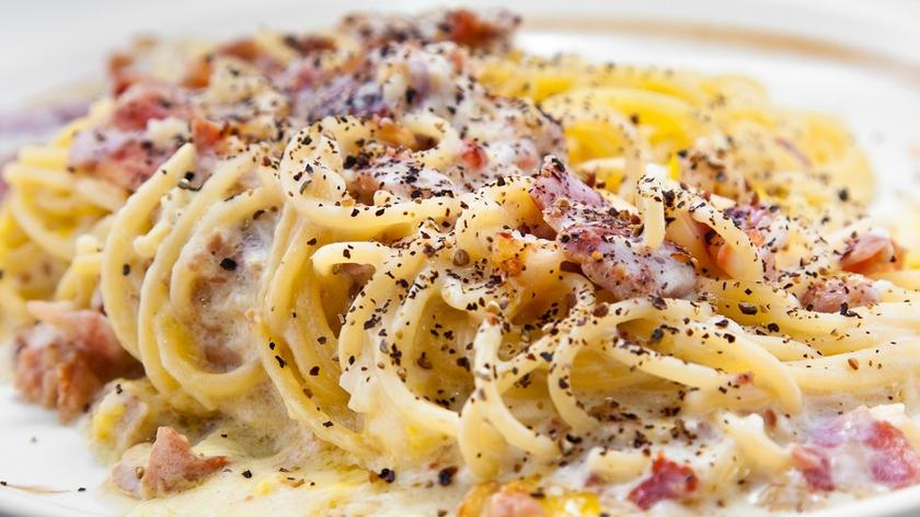 Spaghetti carbonara na talerzu