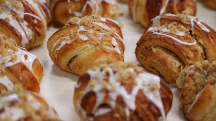 Rogaliki półfrancuskie z orzechami