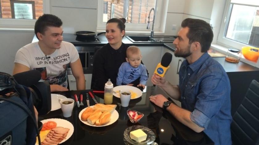 Tomasz Niecik z rodziną oraz Mateusz Hładki 