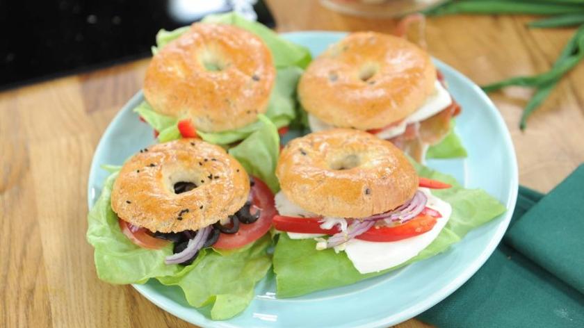 Bajgle z oregano i oliwkami