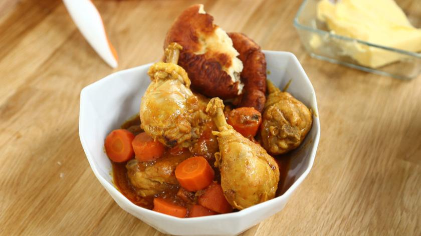 Smażone ciasto z kurczakiem po afrykańsku