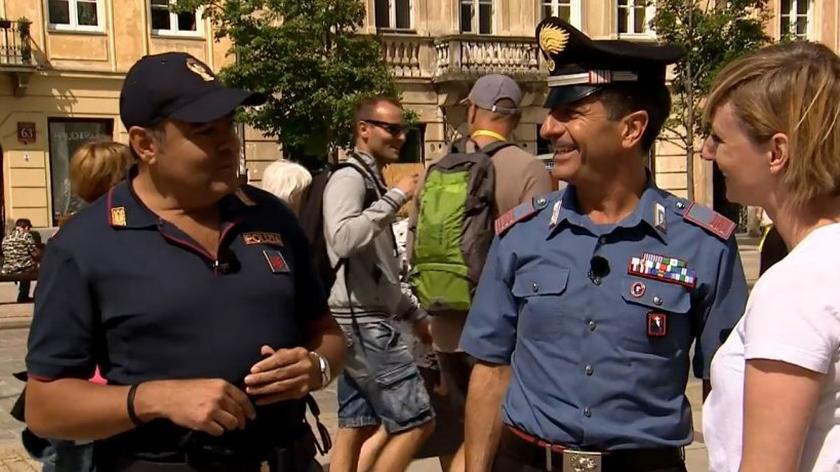 Ula Chincz i włoscy policjanci