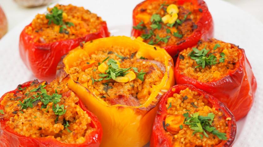 Faszerowane papryki z kaszą i tuńczykiem