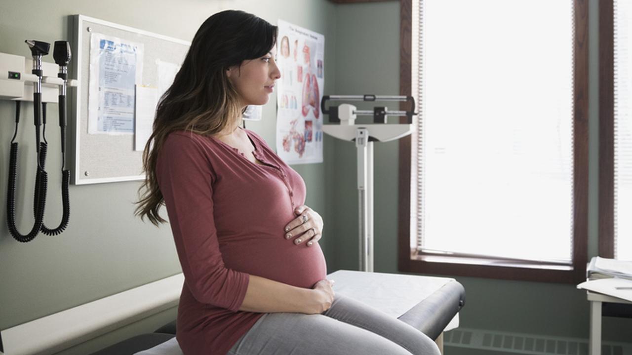 Kobieta w ciąży na wizycie lekarskiej