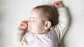Sen u noworodka: dane, pytania, wątpliwości. Ile śpi 3-miesięczne niemowlę?