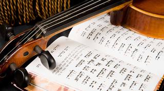 Muzyka żydowska – najlepsi wykonawcy i ponadczasowe przeboje. Jak łączą się z kulturą żydowską?