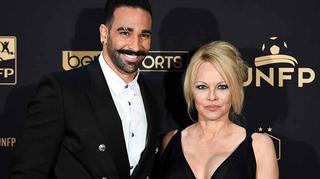 Pamela Anderson rzuciła piłkarza. Adil Rami zdradzał ją z innymi kobietami. Piłkarz odpiera zarzuty